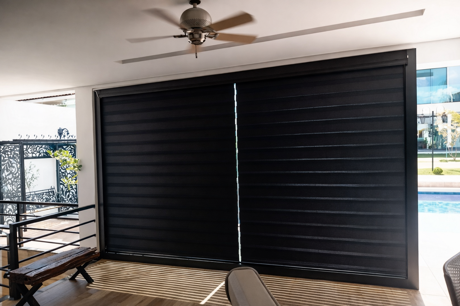 Persiana Rolo Tela Solar em escritório